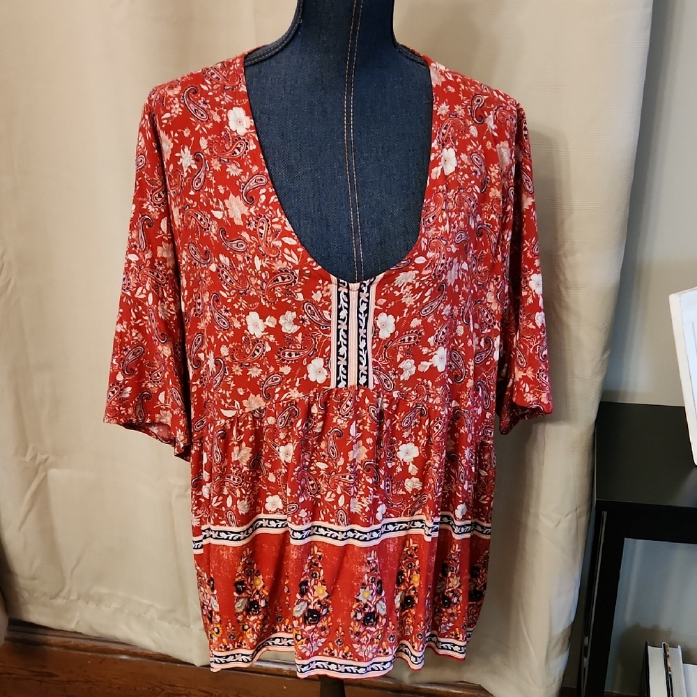 Floral Paisley Red Women's Top, XXL. NWT.